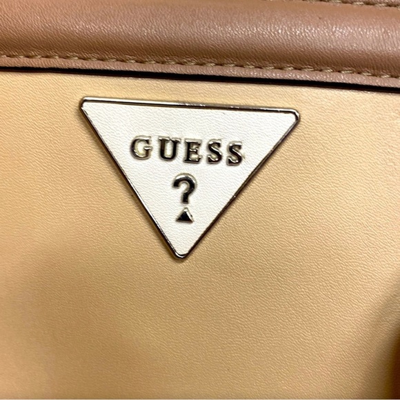 Guess ORIGINAL- FAUX-LEATHER SATCHEL GUESS BAG NGN 25000 immaculately EUC 💯🔥🔥 - Picture 6 of 15